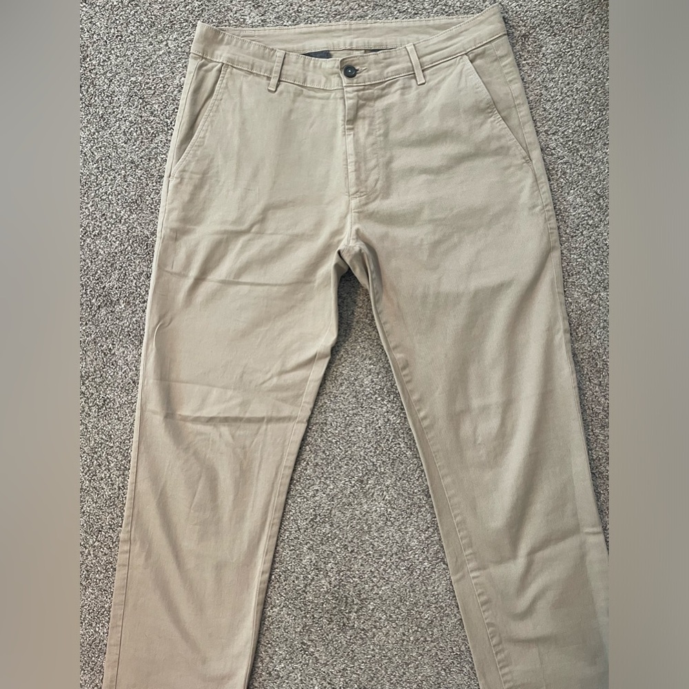 AG Adriano Goldschmied 33R Men’s Slim Leg Khaki Pants - like new condition